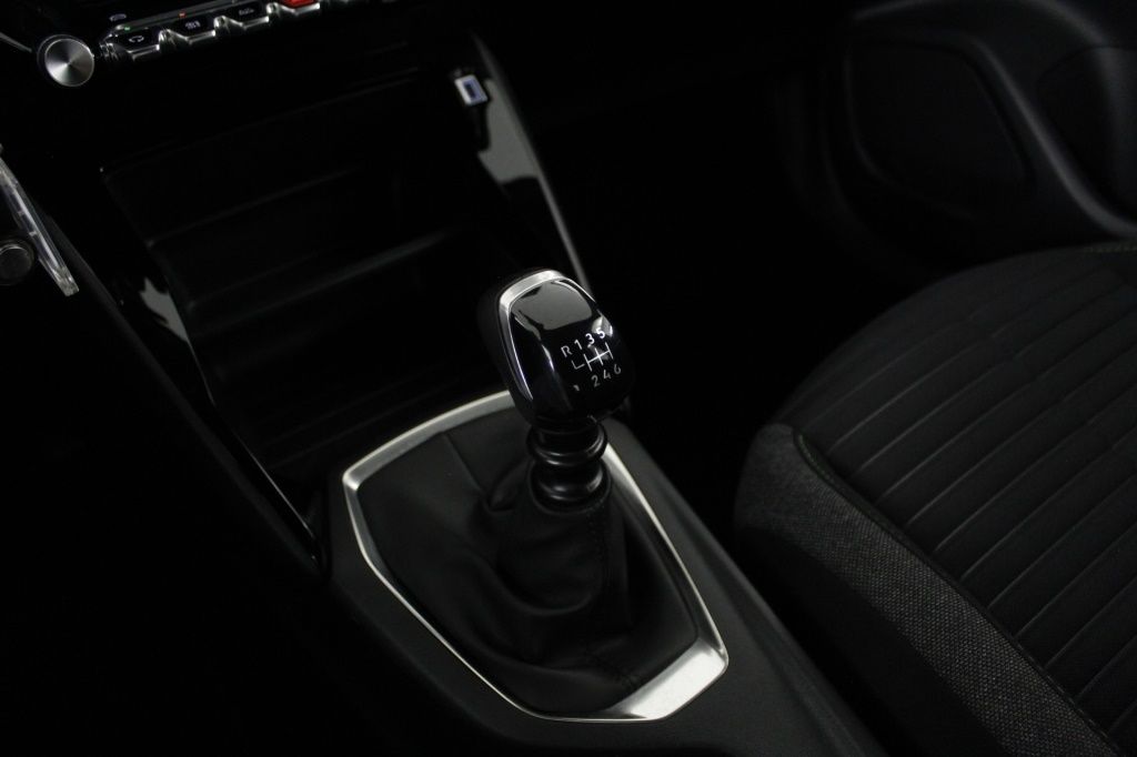 peugeot-2008-2024-gasolina-1199cc