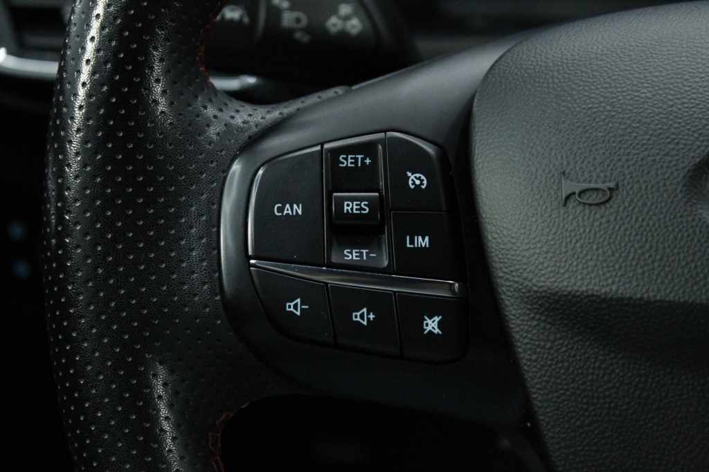 ford-fiesta-2023-hibrido-999cc