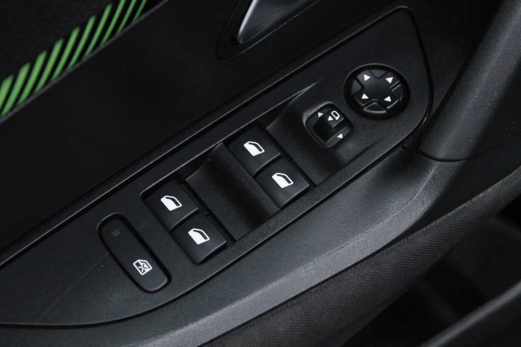 peugeot-2008-2024-gasolina-1199cc