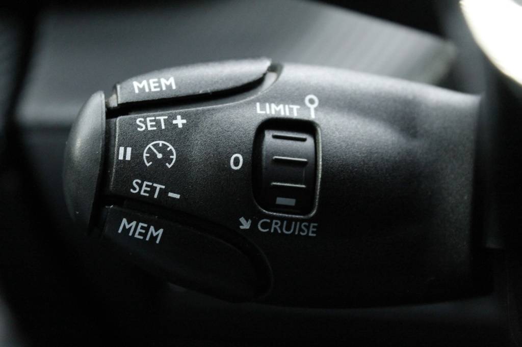 peugeot-2008-2024-gasolina-1199cc
