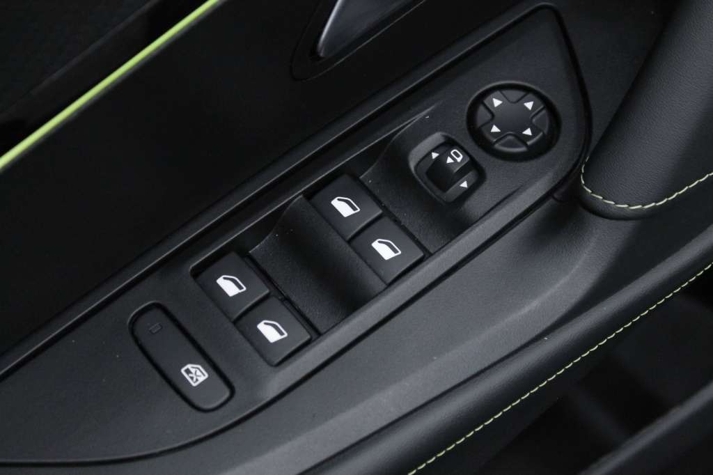 peugeot-2008-2025-eletrico-1cc