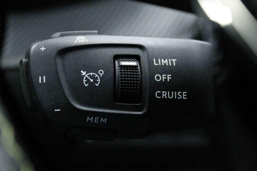peugeot-2008-2025-eletrico-1cc
