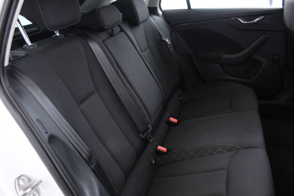 skoda-scala-2022-gasolina-999cc