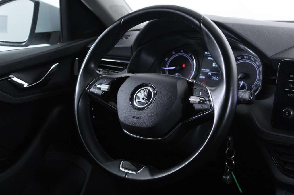 skoda-scala-2022-gasolina-999cc
