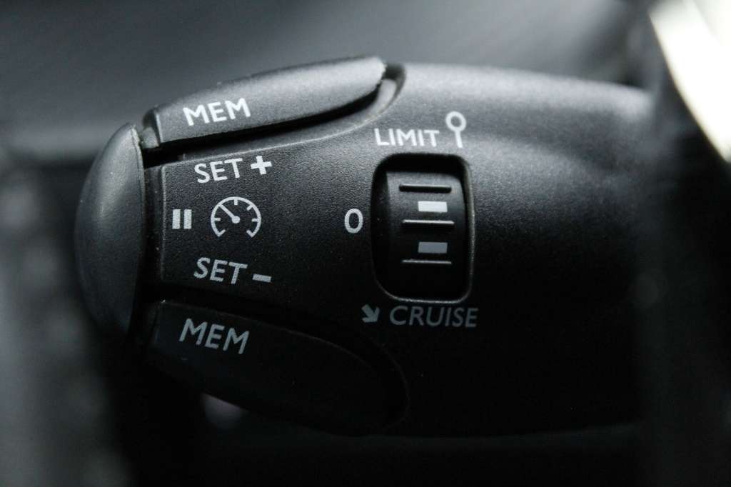 peugeot-208-2024-gasolina-1199cc