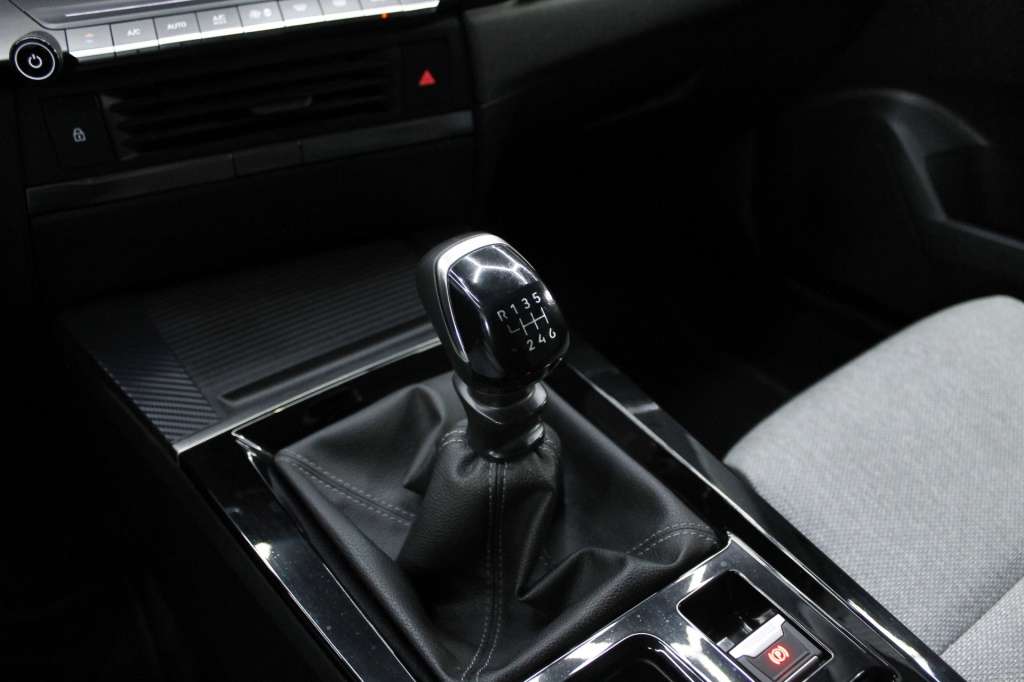 opel-astra-2023-gasolina-1199cc