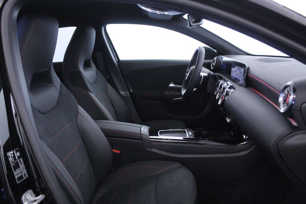 mercedes-benz-classe-a-2023-hibrido-1332cc