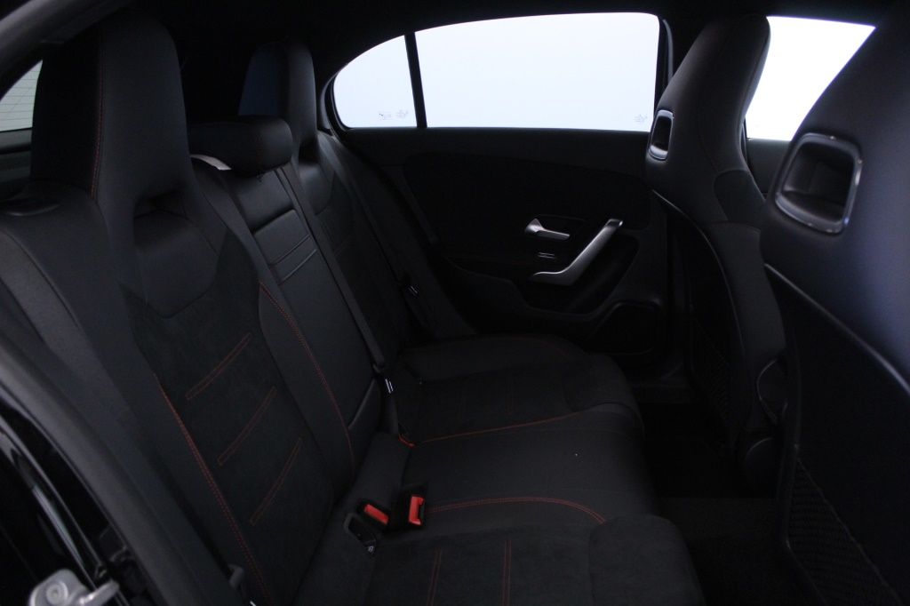 mercedes-benz-classe-a-2023-hibrido-1332cc