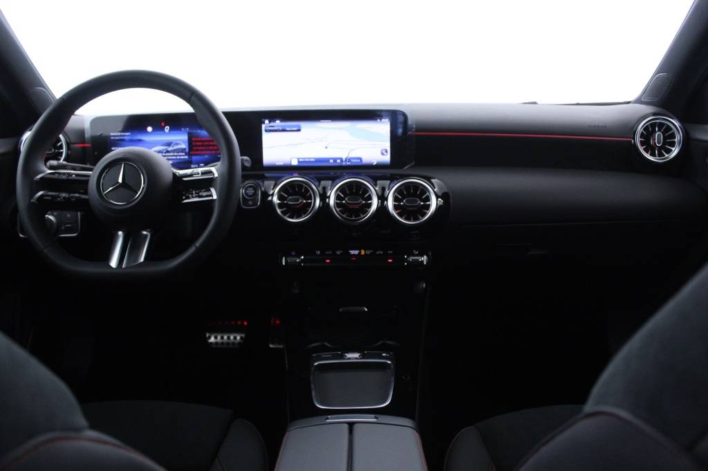 mercedes-benz-classe-a-2023-hibrido-1332cc