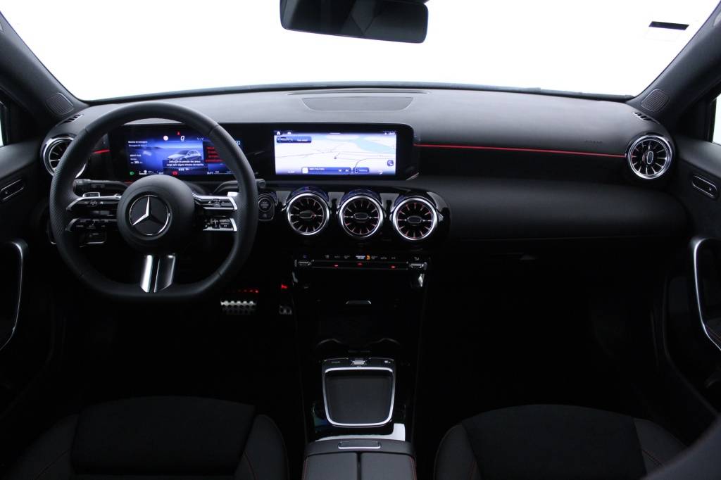 mercedes-benz-classe-a-2023-hibrido-1332cc