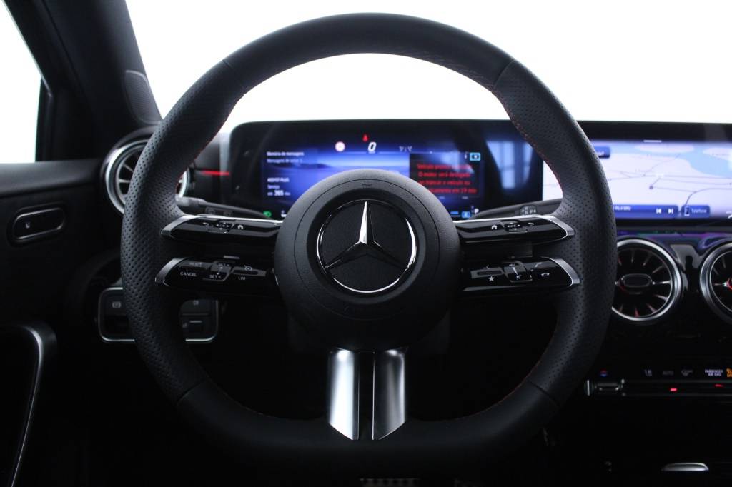 mercedes-benz-classe-a-2023-hibrido-1332cc