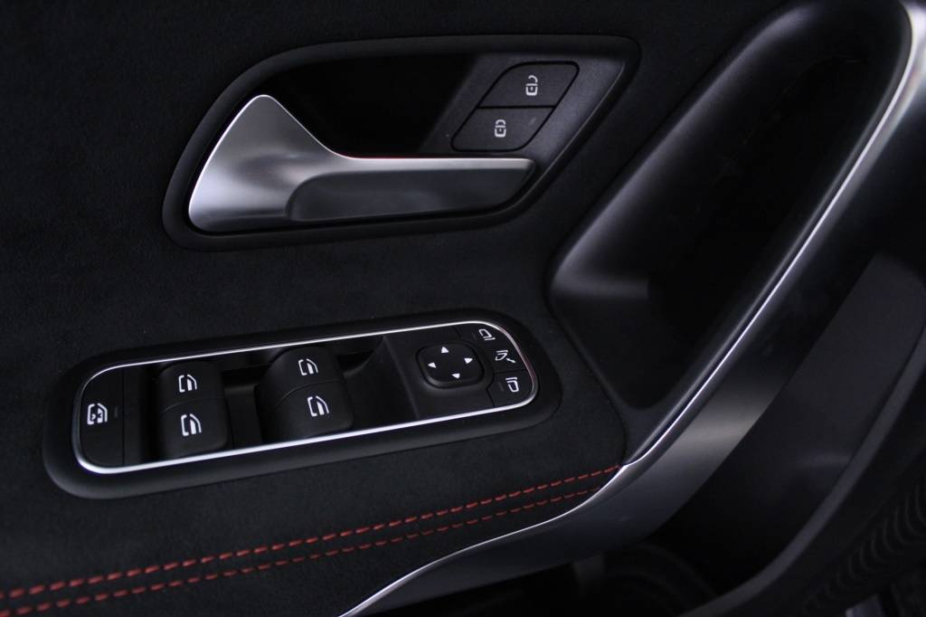 mercedes-benz-classe-a-2023-hibrido-1332cc