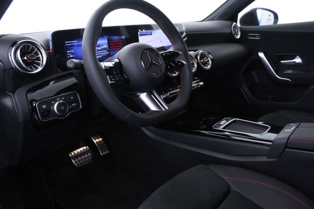mercedes-benz-classe-a-2023-hibrido-1332cc