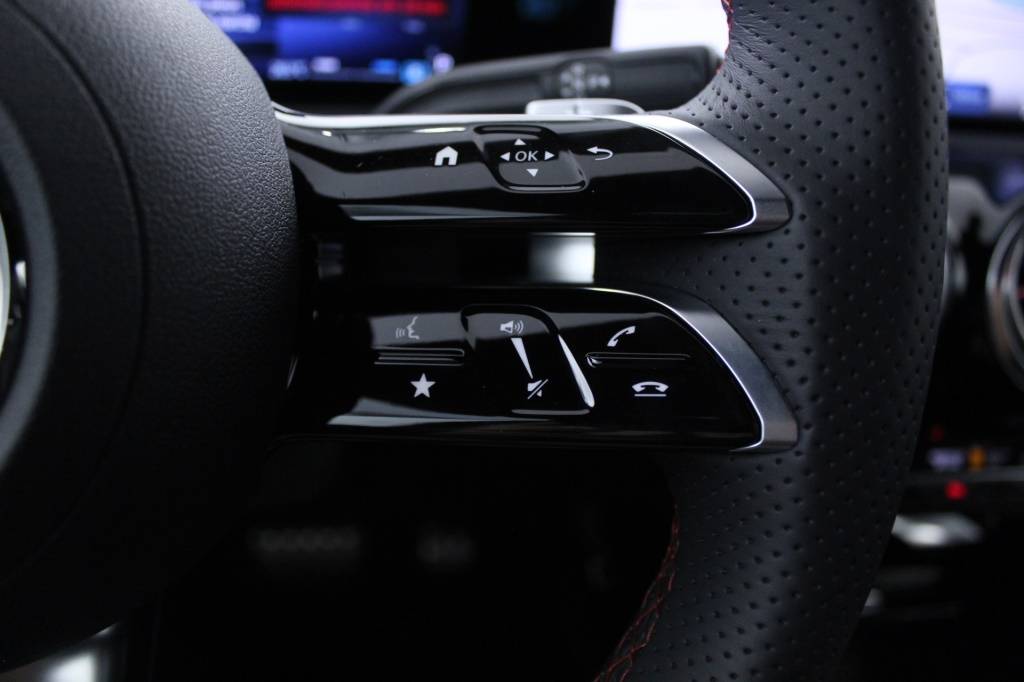 mercedes-benz-classe-a-2023-hibrido-1332cc