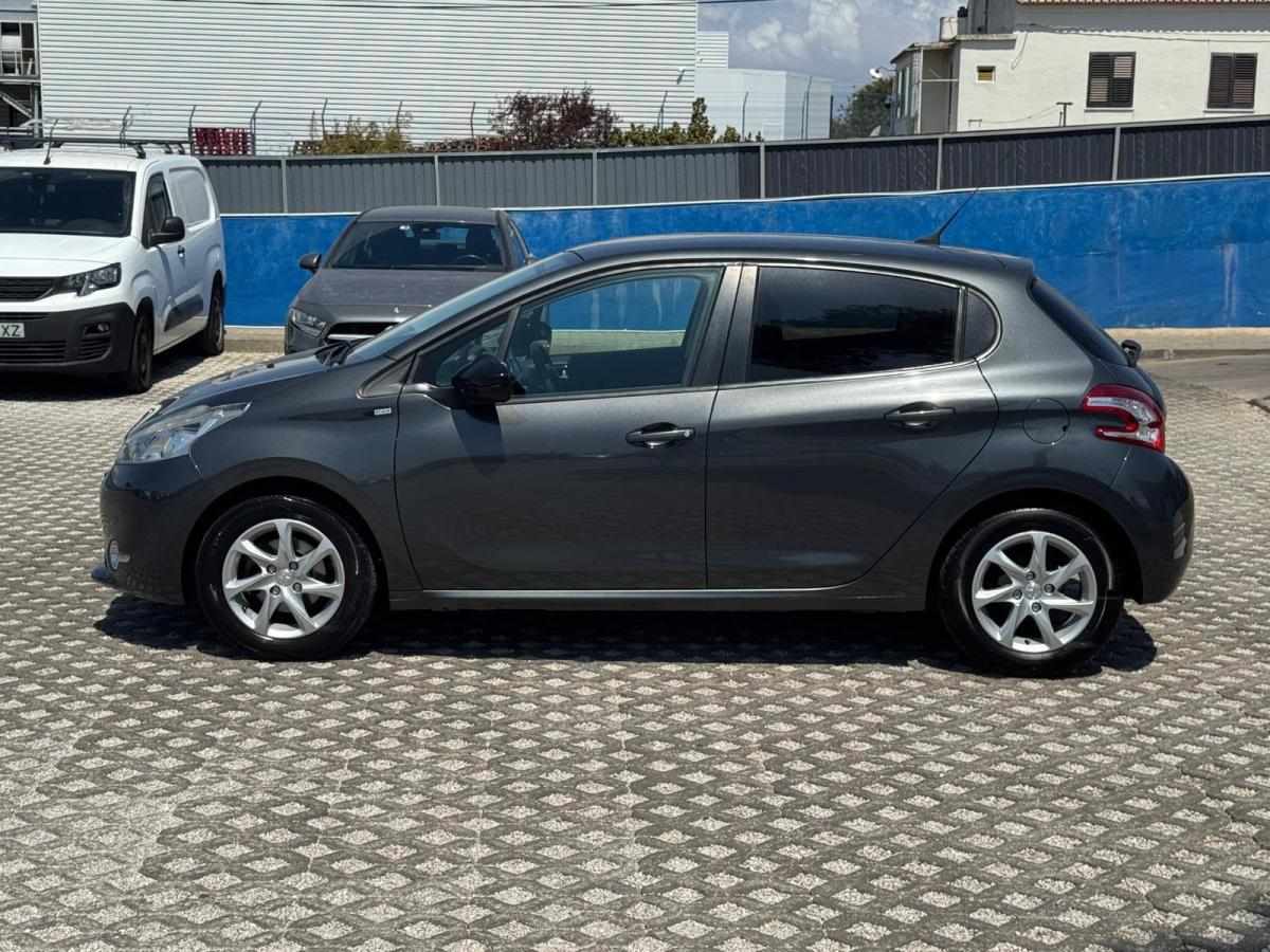 peugeot-208-1-2-vti-2015-gasolina-1199cc