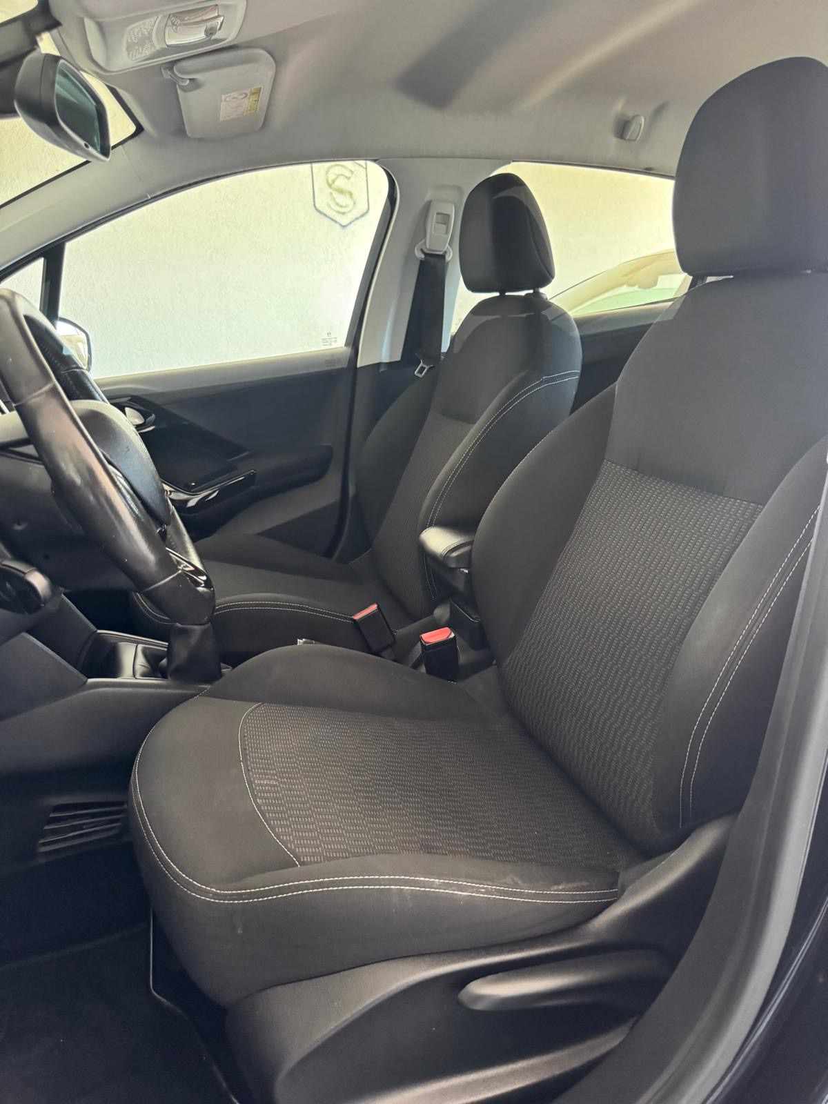 peugeot-208-1-2-vti-2017-gasolina-1199cc
