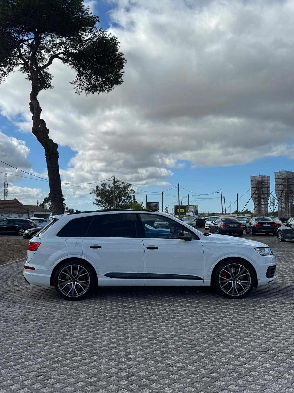 audi-q7-sq7-4-0-tdi-v8-quattro-2017-diesel-3956cc