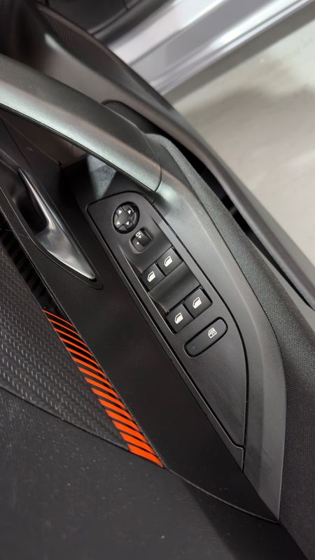 peugeot-2008-2023-gasolina-1199cc