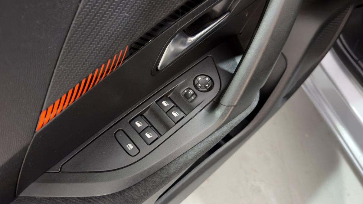 peugeot-2008-2023-gasolina-1199cc