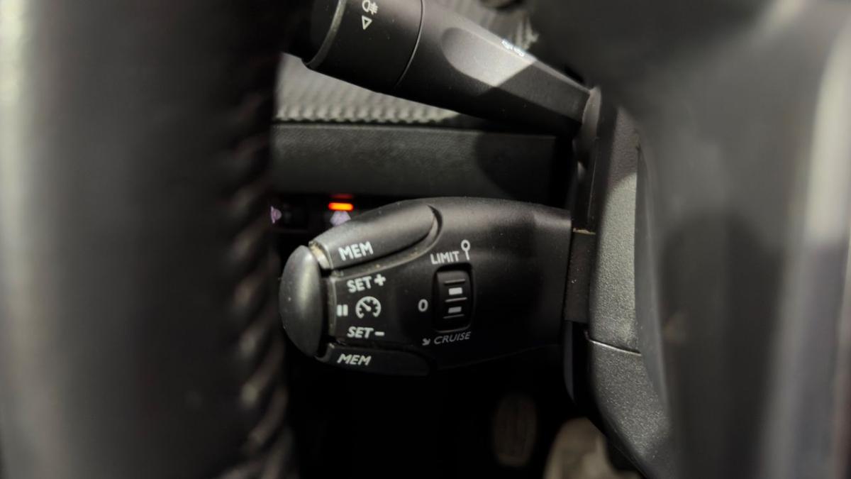 peugeot-2008-2023-gasolina-1199cc