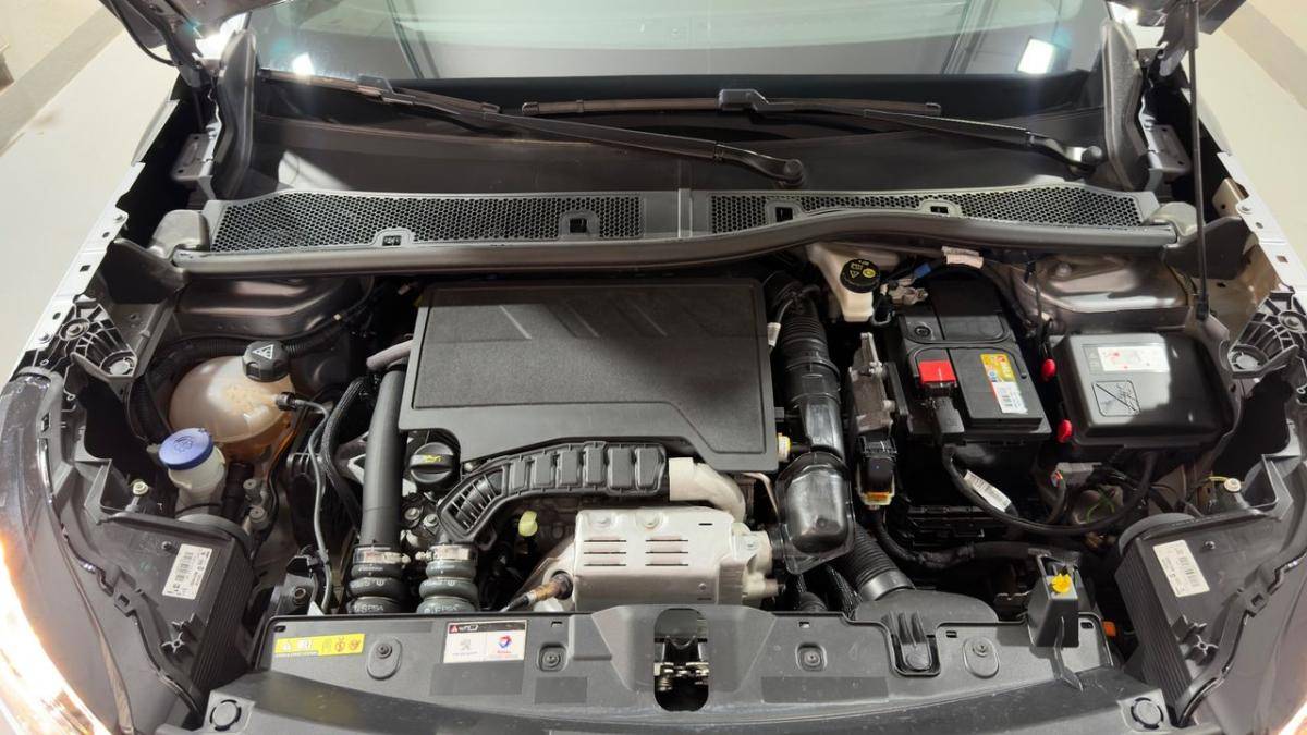 peugeot-2008-2023-gasolina-1199cc