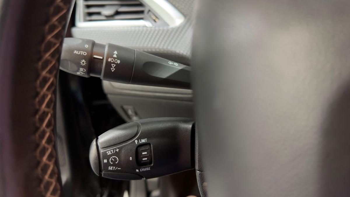 peugeot-208-2018-gasolina-1199cc