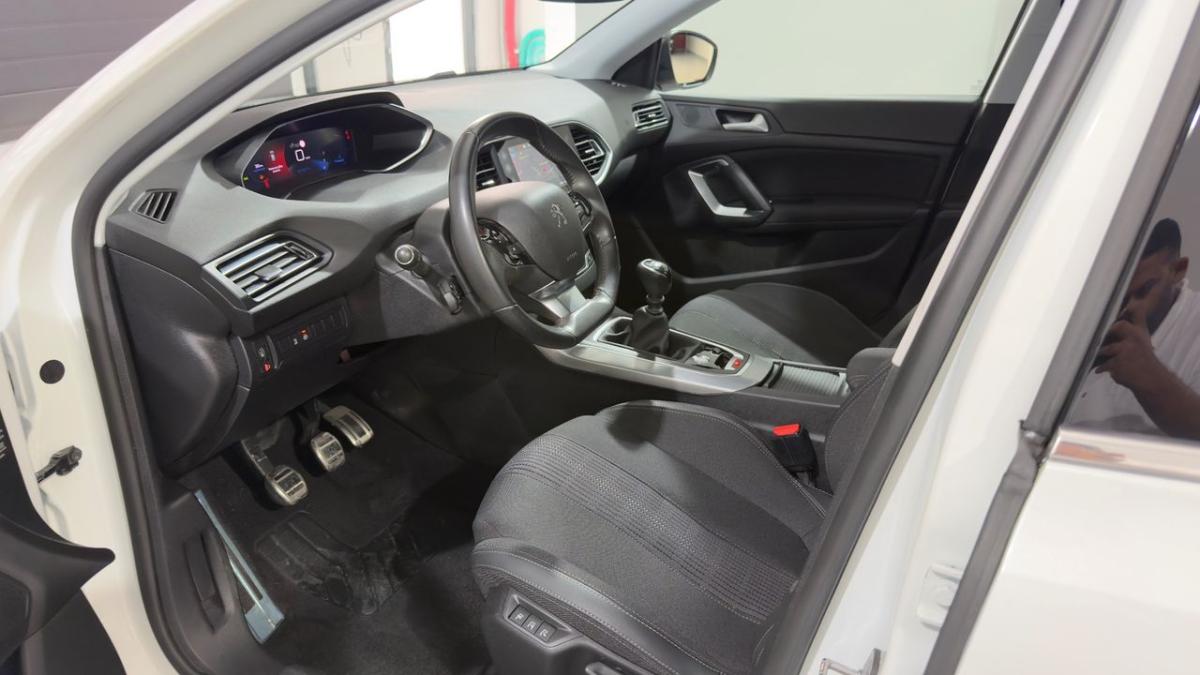 peugeot-308-2021-gasolina-1199cc