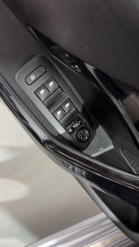 peugeot-208-2019-gasolina-1199cc