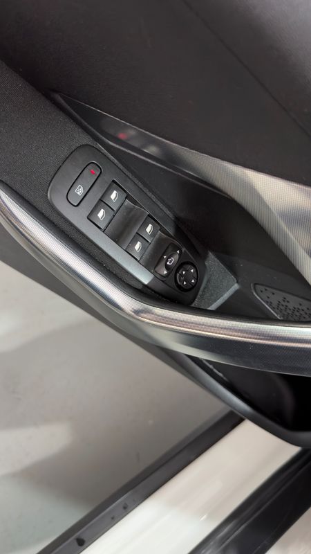 peugeot-2008-2018-gasolina-1199cc