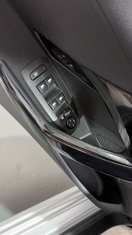 peugeot-208-2018-gasolina-1199cc