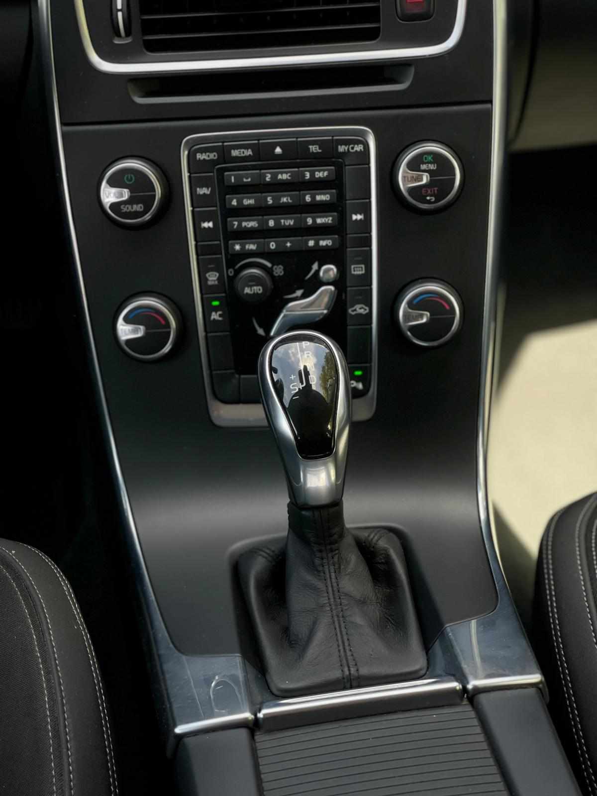 volvo-v60-d2-2013-diesel-1560cc