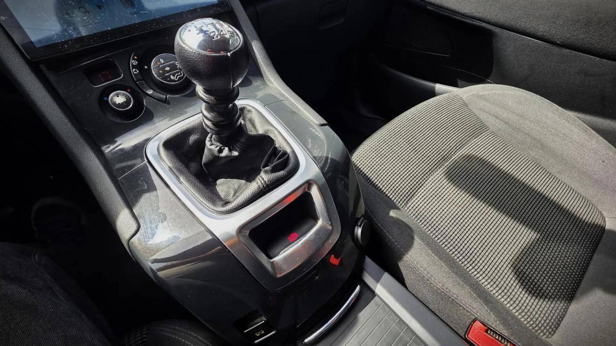 peugeot-5008-2014-diesel-1997cc