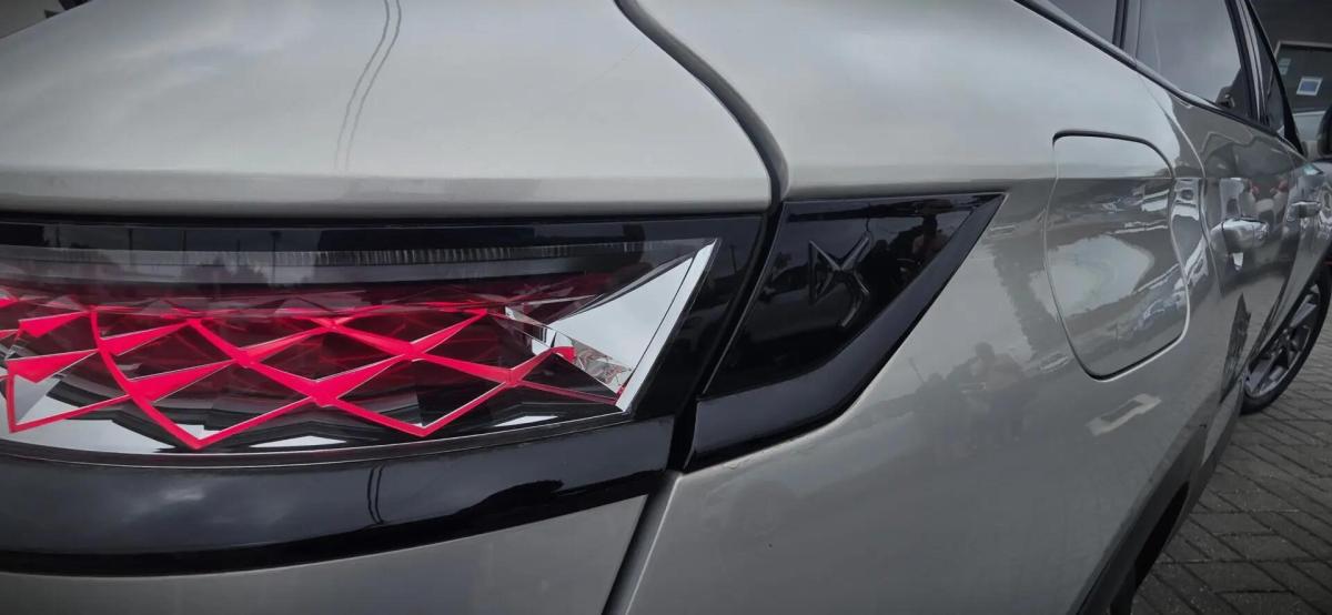 ds-ds-7-crossback-2023-hibrido-a-gasolina-1598cc