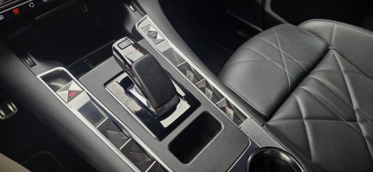 ds-ds-7-crossback-2023-hibrido-a-gasolina-1598cc
