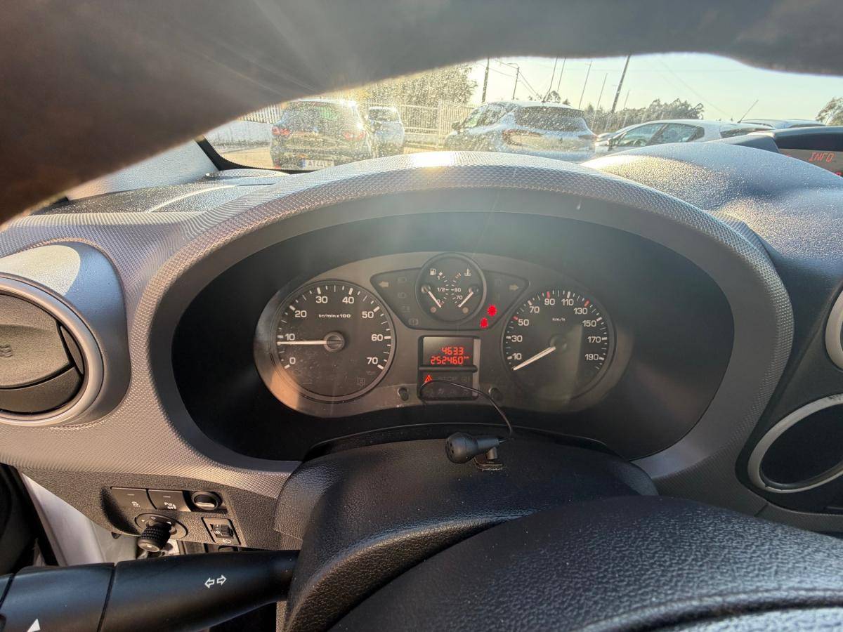 peugeot-partner-2017-diesel-1560cc