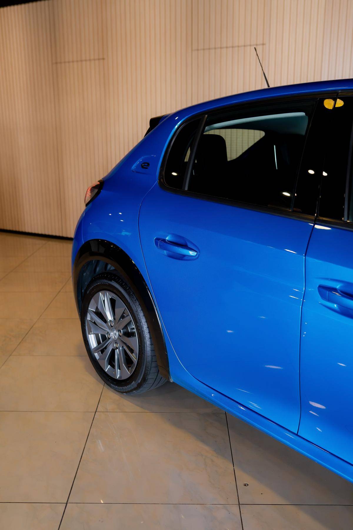 peugeot-208-2020-eletrico-500cc