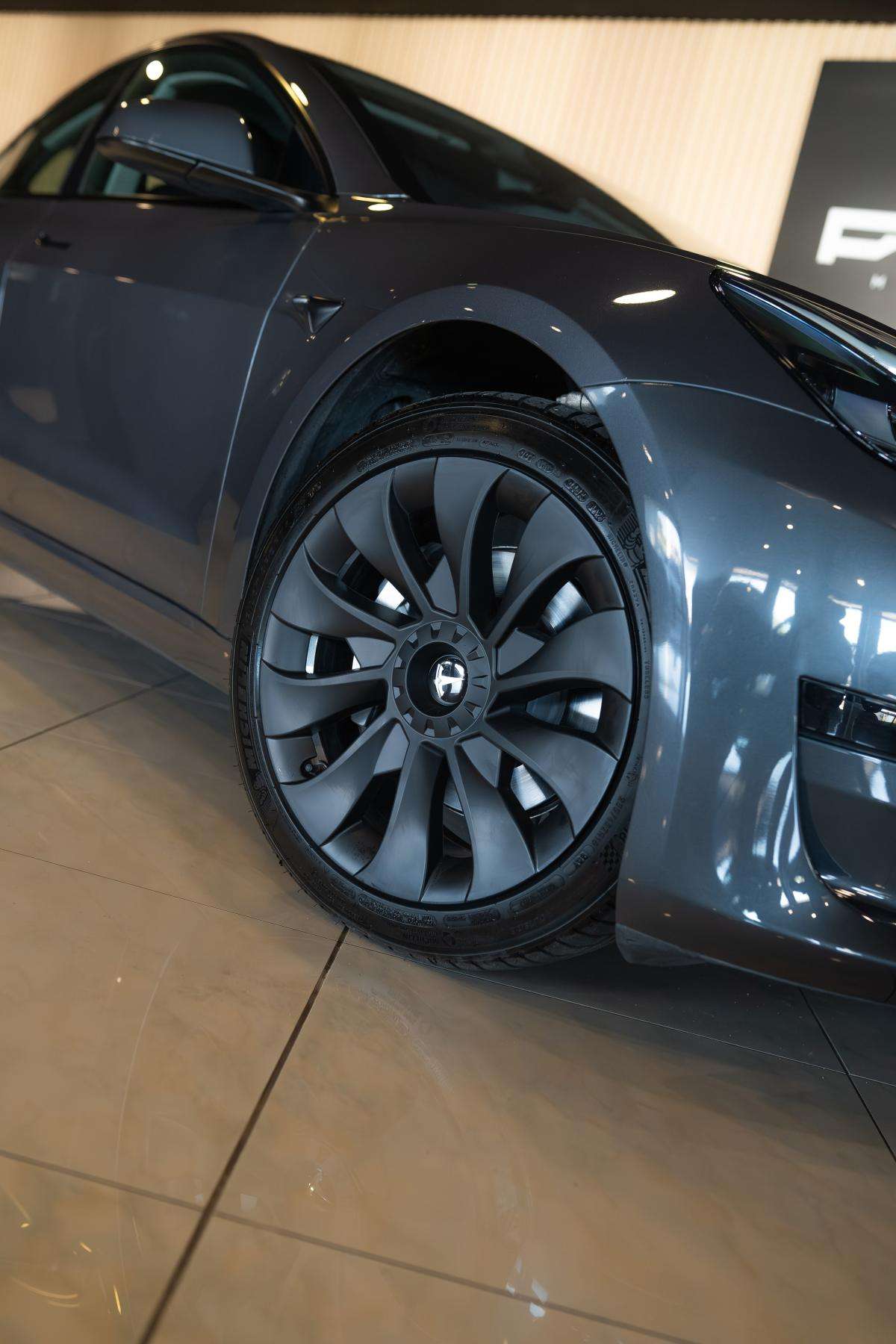 tesla-model-3-2022-eletrico-500cc