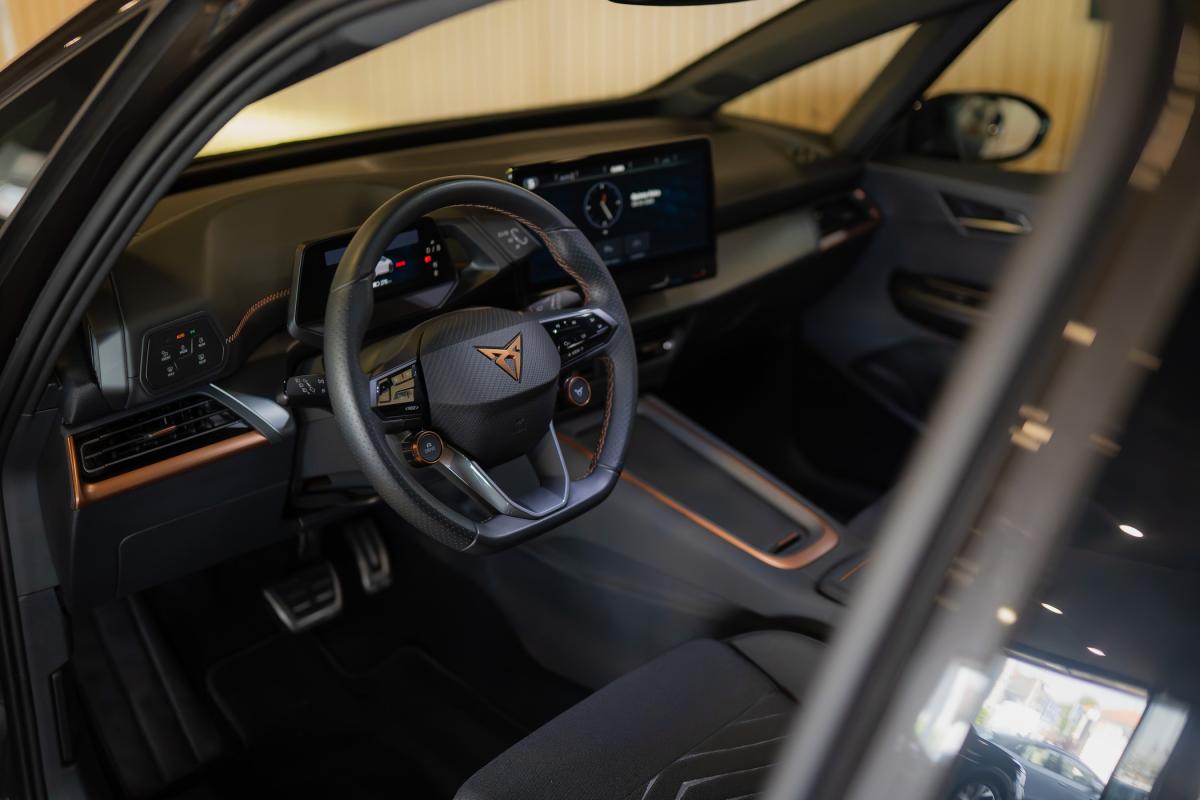 cupra-born-2023-eletrico-500cc