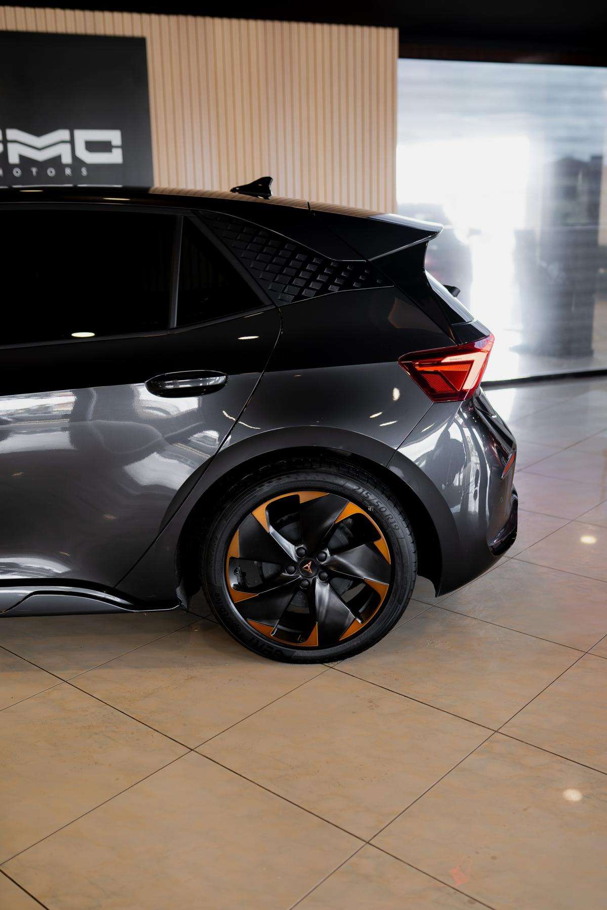 cupra-born-2023-eletrico-500cc