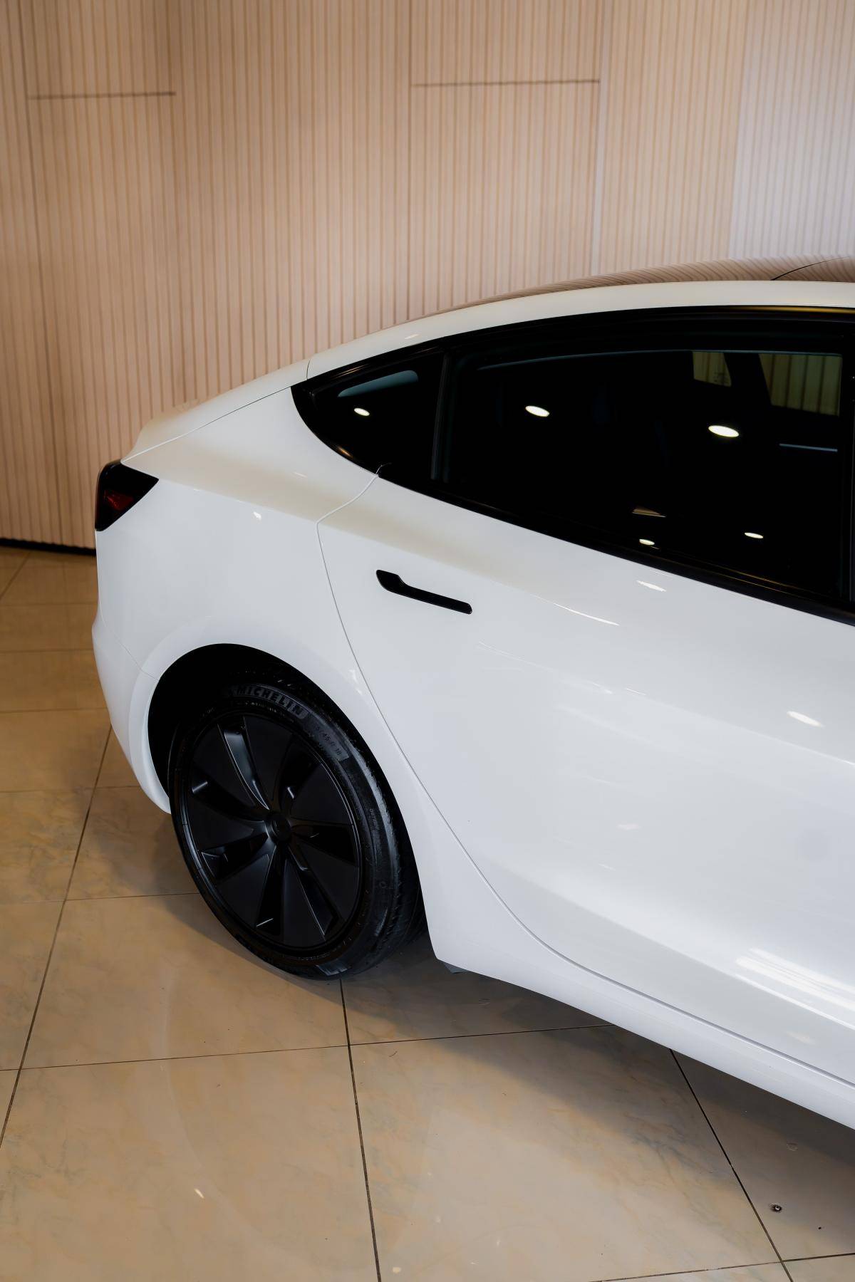 tesla-model-3-2024-eletrico-500cc