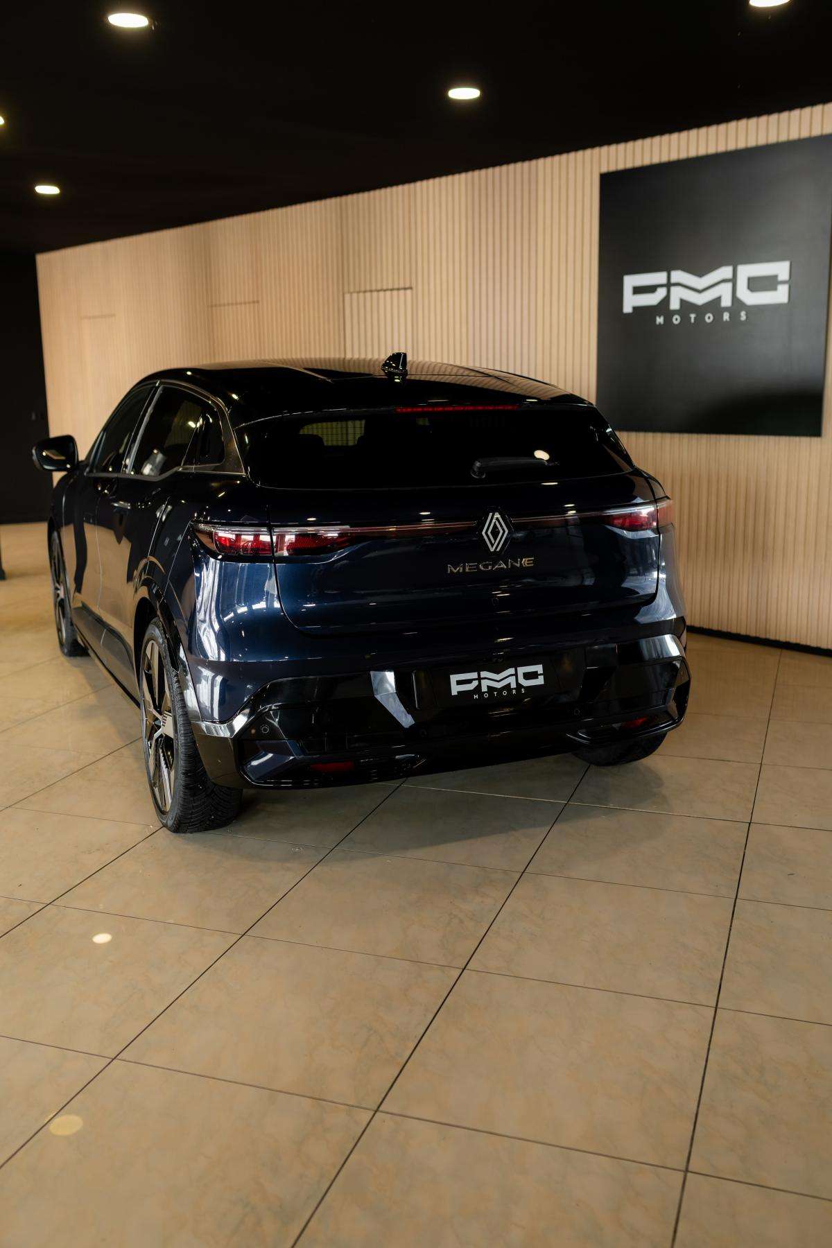 renault-megane-e-tech-2022-eletrico-0cc