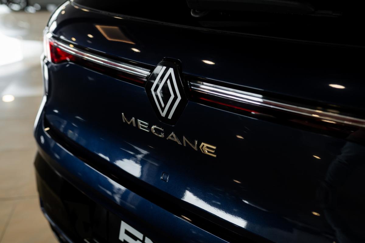 renault-megane-e-tech-2022-eletrico-0cc