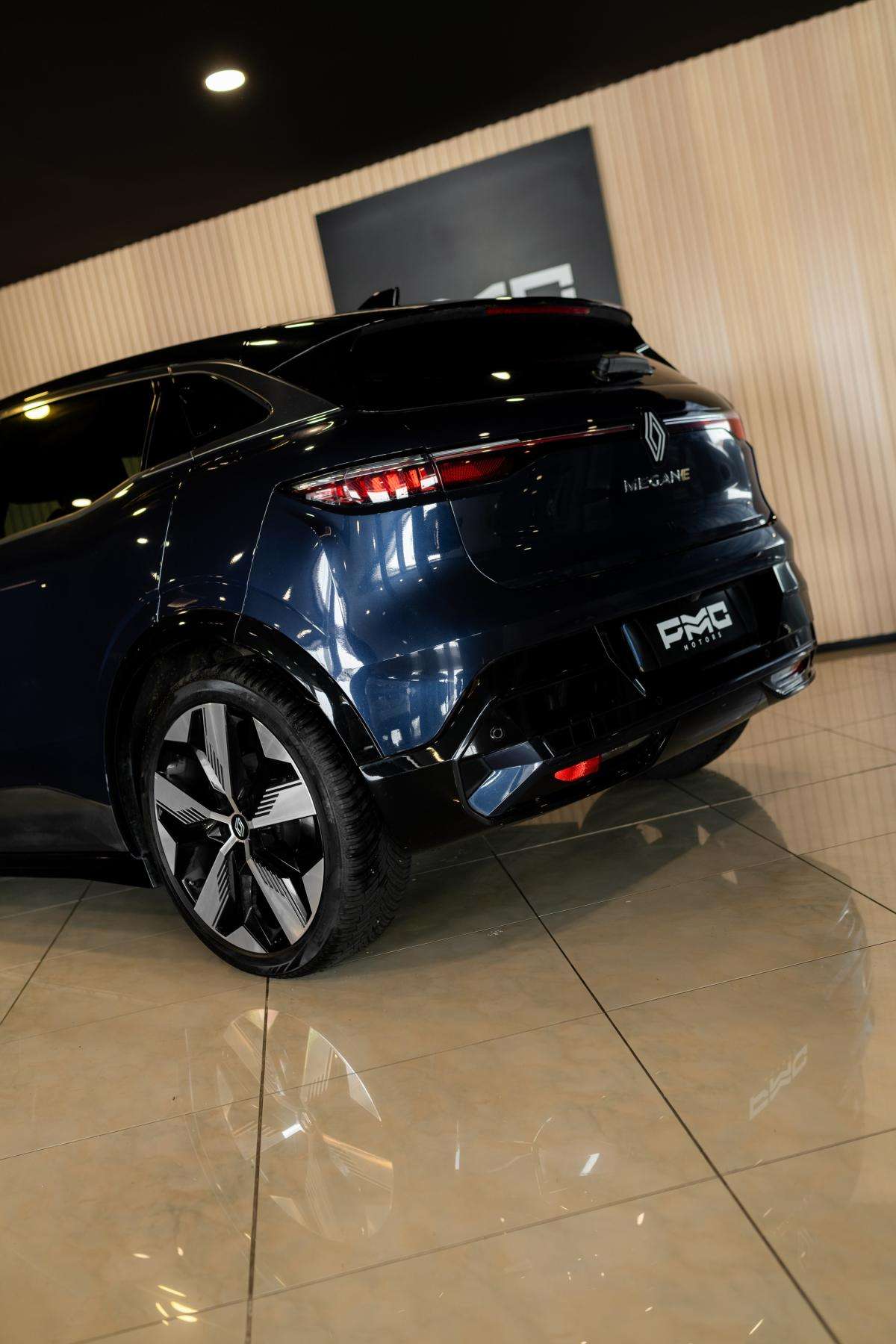 renault-megane-e-tech-2022-eletrico-0cc