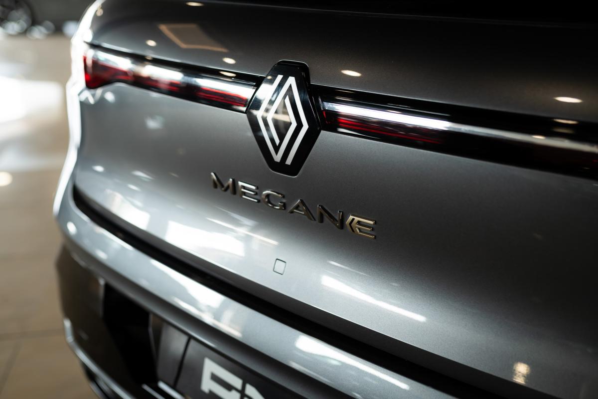 renault-megane-e-tech-2023-eletrico-0cc