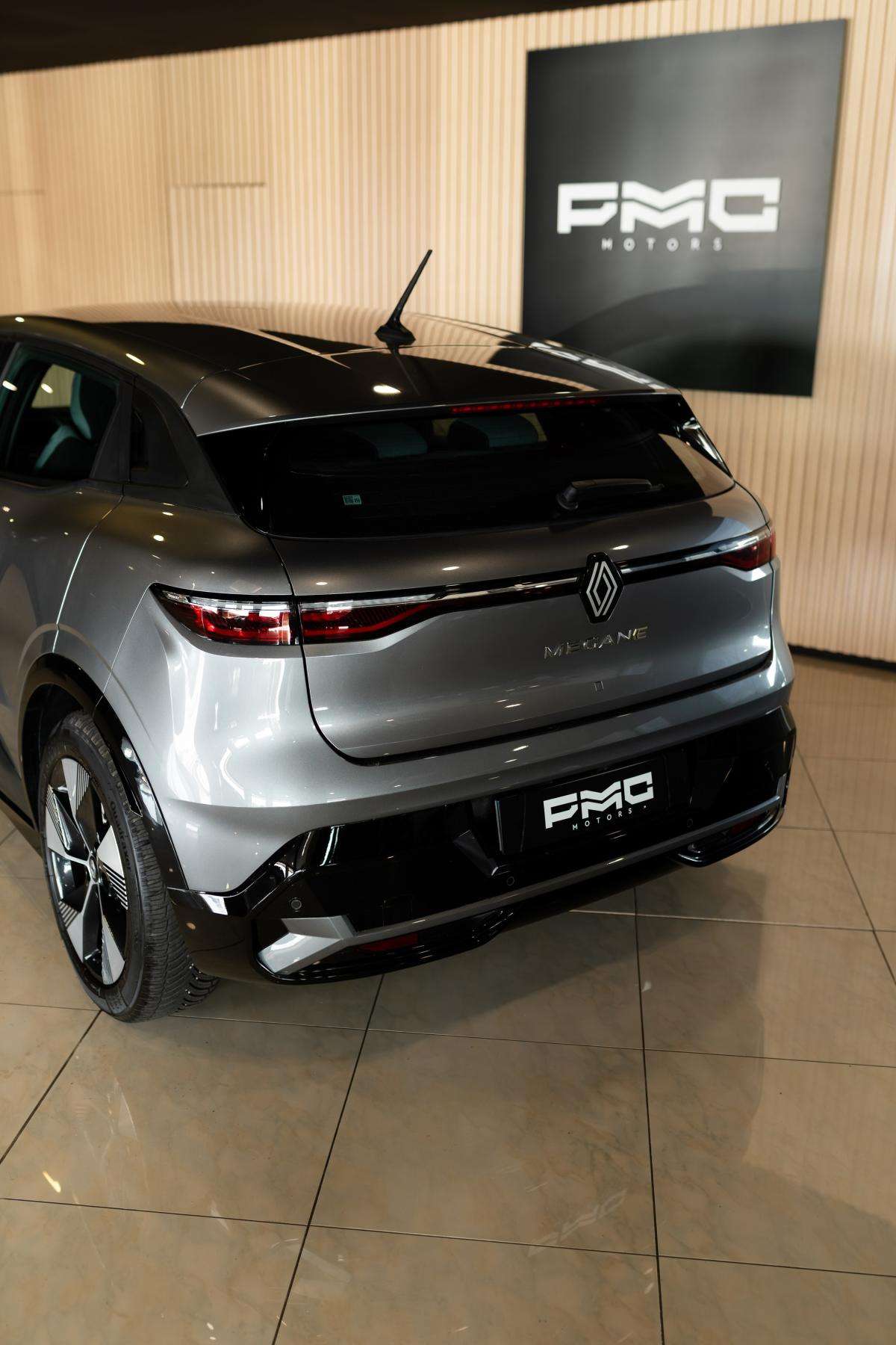 renault-megane-e-tech-2023-eletrico-0cc