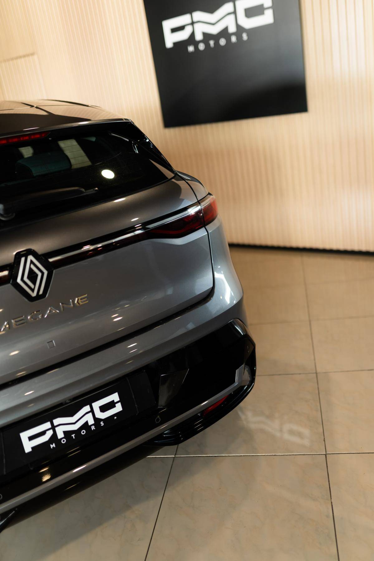 renault-megane-e-tech-2023-eletrico-0cc