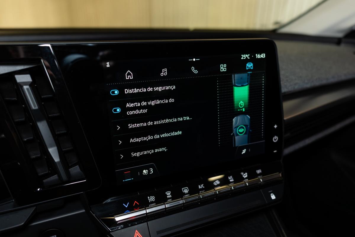 renault-megane-e-tech-2023-eletrico-0cc