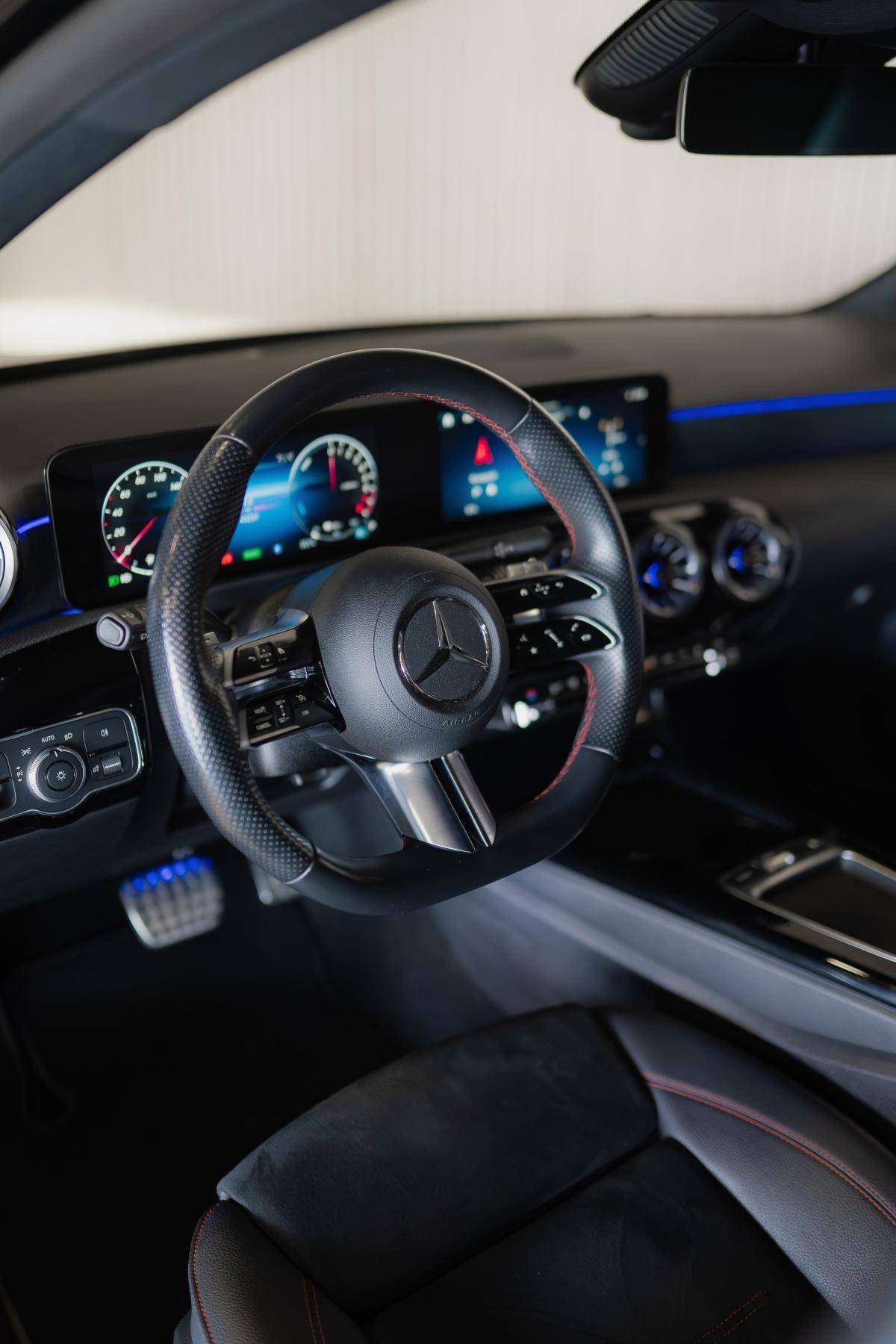 mercedes-benz-classe-a-2023-hibrido-a-gasolina-1332cc
