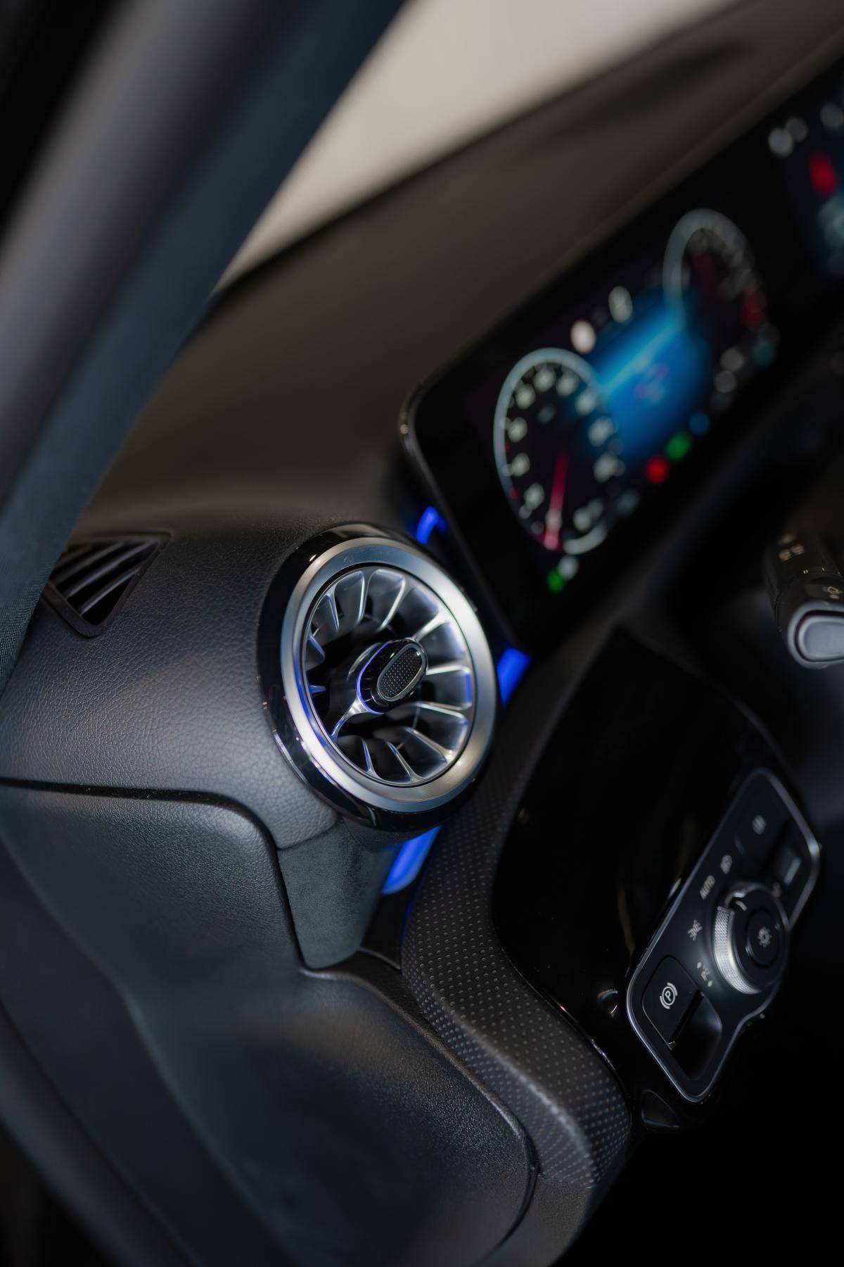 mercedes-benz-classe-a-2023-hibrido-a-gasolina-1332cc