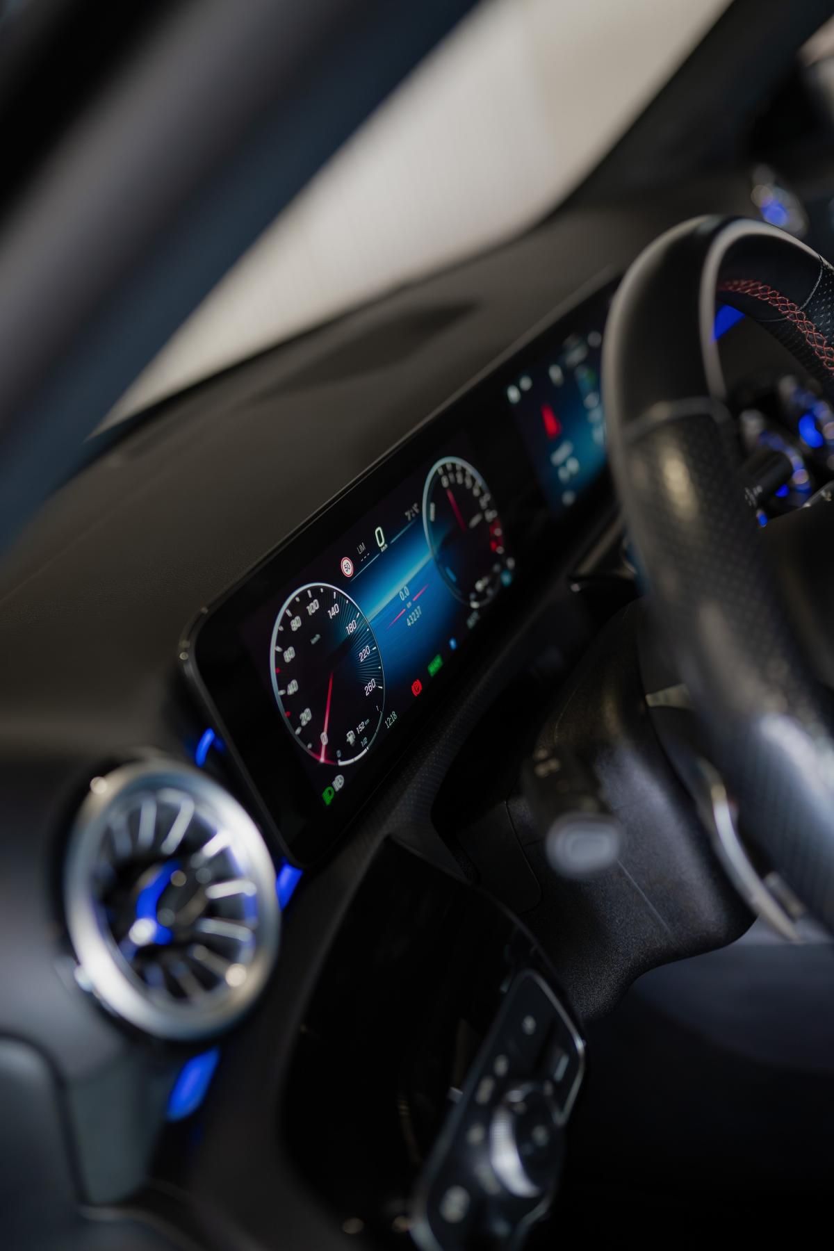 mercedes-benz-classe-a-2023-hibrido-a-gasolina-1332cc